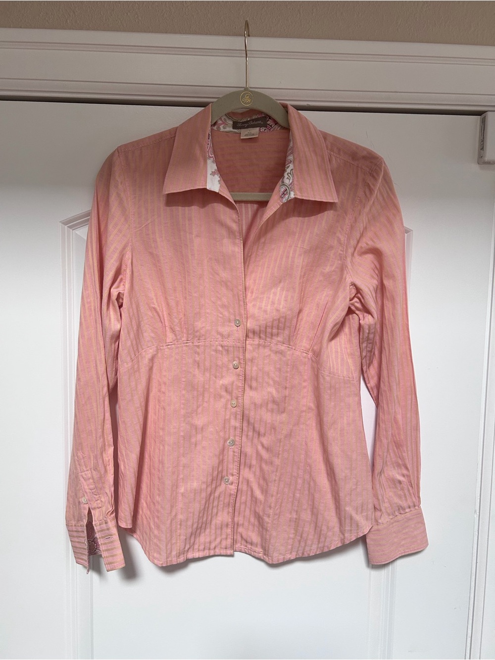 Tommy Bahama Women’s Med Long Sleeve V Neck Blouse Top Shirt Peach W/gold Stripe